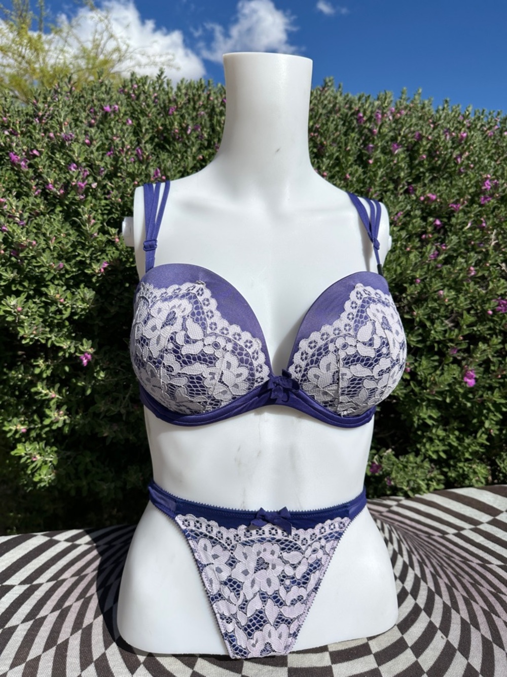Victoria's Secret Very Sexy 34D push-up bra & Small thongs-brand new/never used